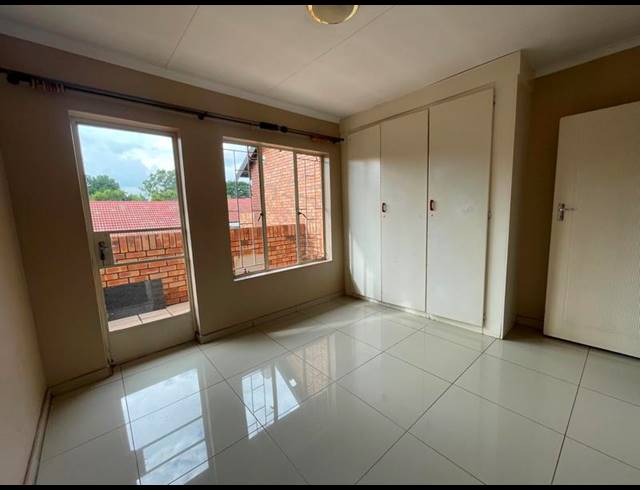 2 BEDROOM DUPLEX FOR SALE IN DIE HOEWES